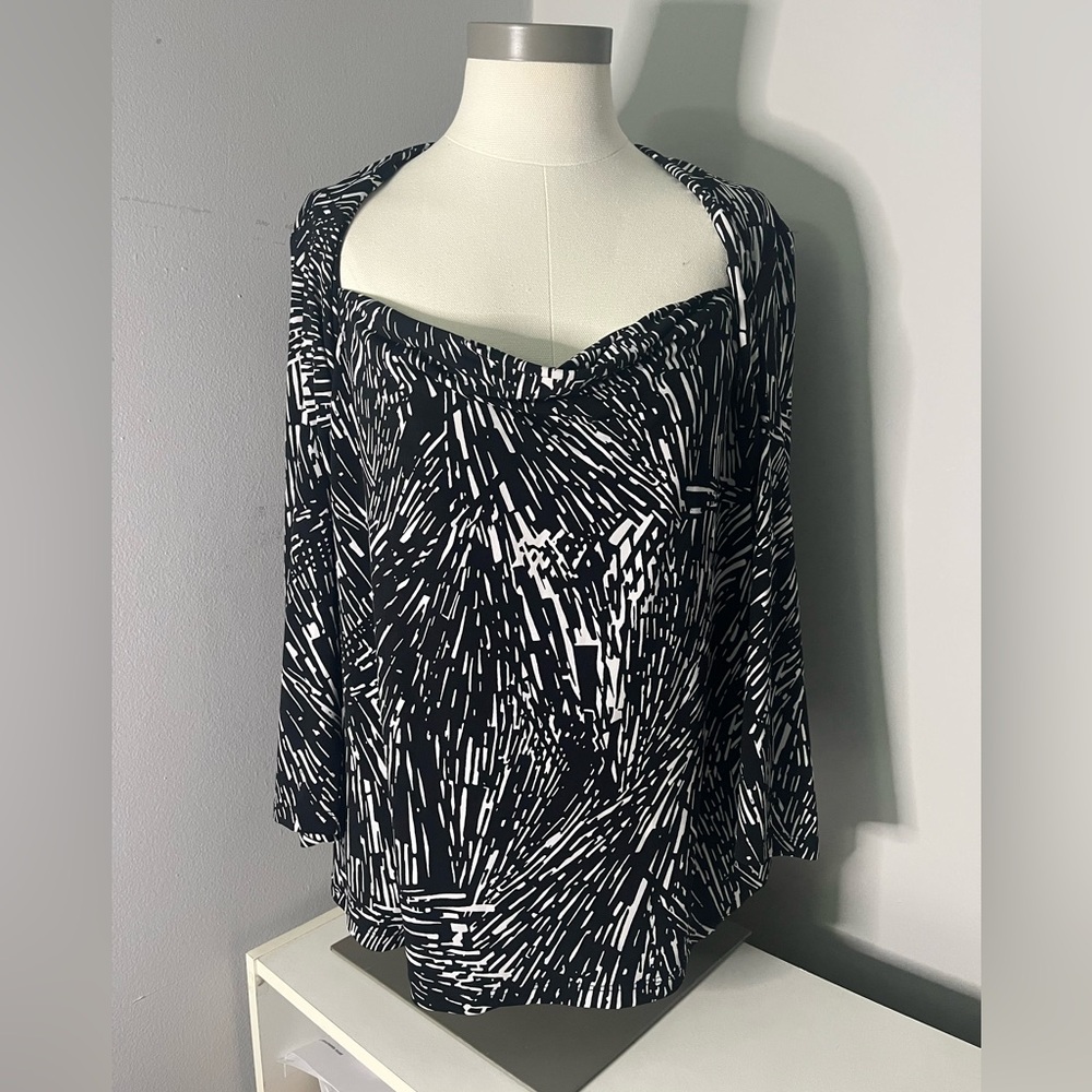 Kenneth Cole Reaction Monochrome Patterned Top. Size XL